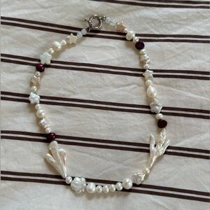 BEEPY BELLA ONE OF A KIND PEARL NECKLACE